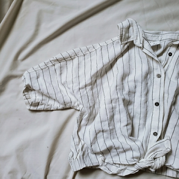 Button up top - Picture 3 of 4